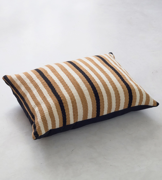 almohadon-candela-rect-contratapa-negra