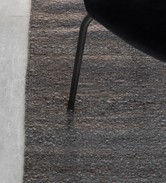 alfombra-valle-lisa-gris-oscuro